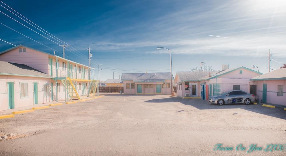 Bloomfield Motel photo 26