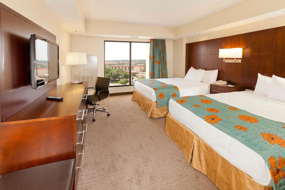 Ramada Plaza Resort & Suites by Wyndham Orlando Intl Drive photo 1