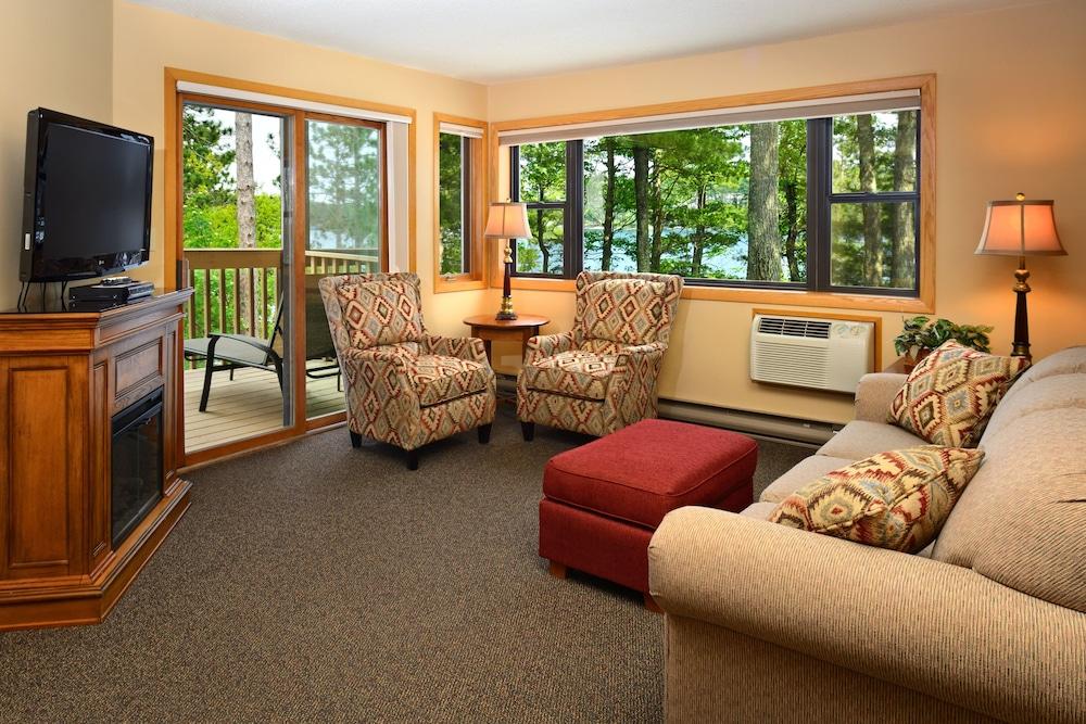 The Pointe Hotel and Suites photo 13