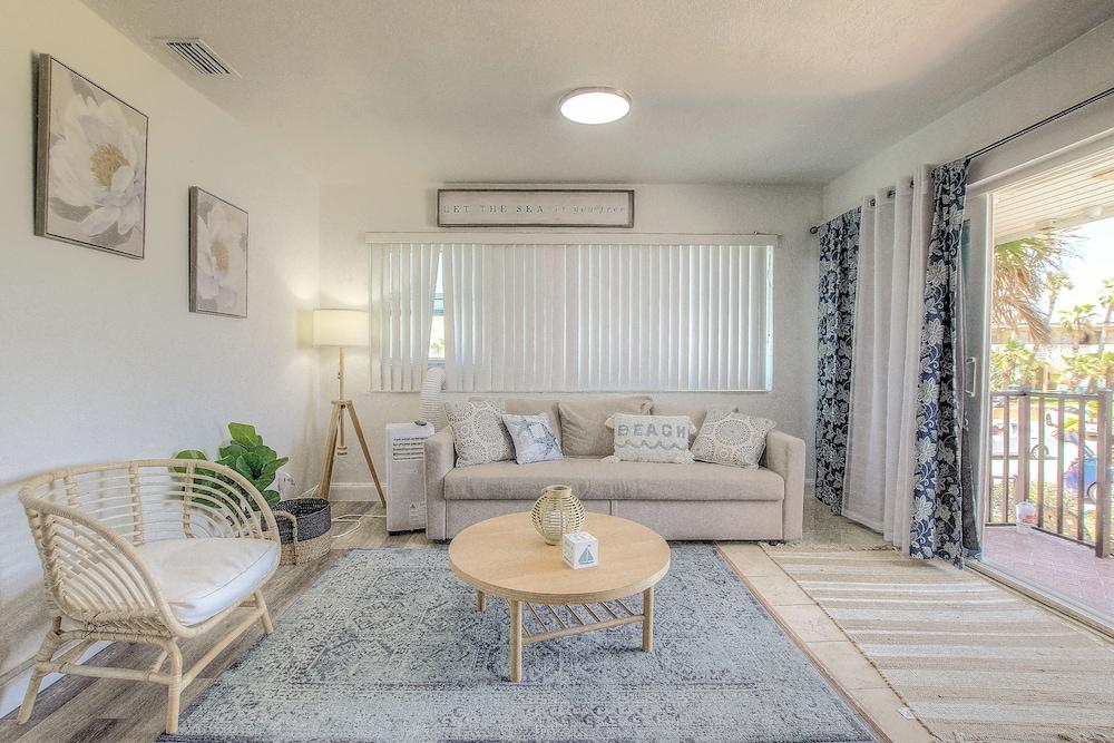 Daytona Shores Inn & Suites photo 20