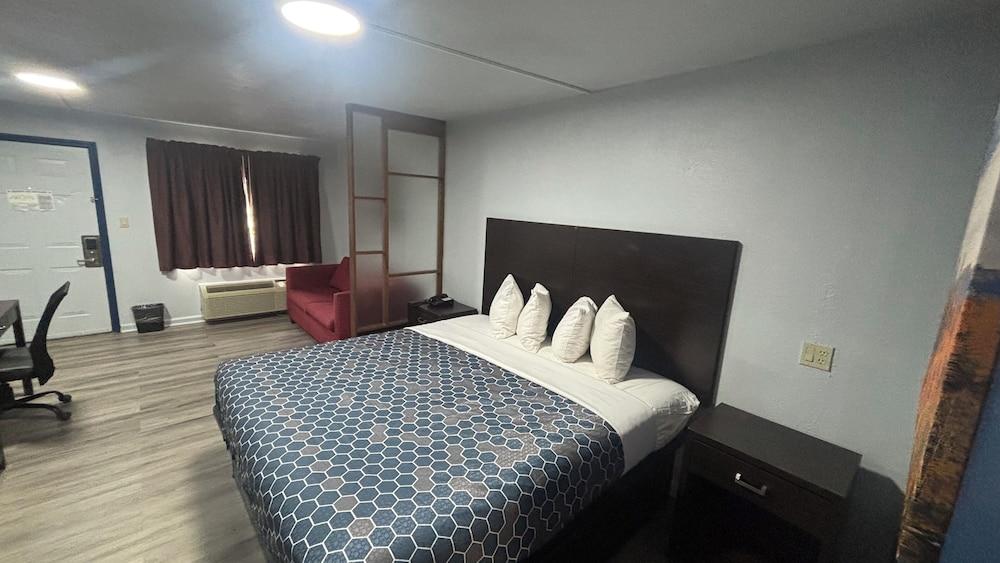 Galaxy Inn & Suites photo 5