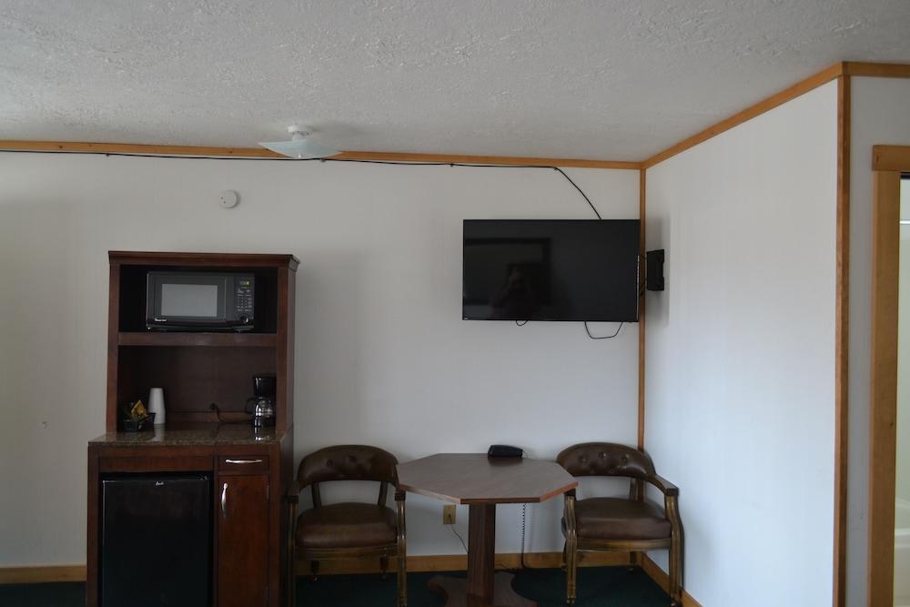 The Village Inn Motel and Restaurant photo 14