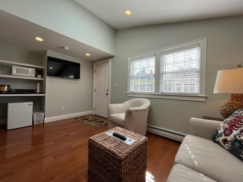 Beach Breeze Inn photo 62