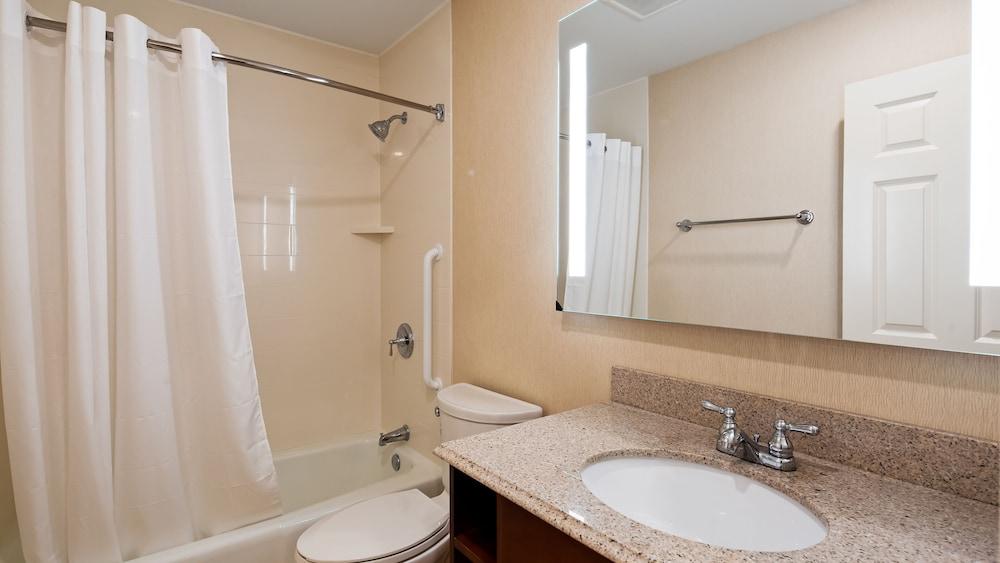 Inn on Storrs photo 6