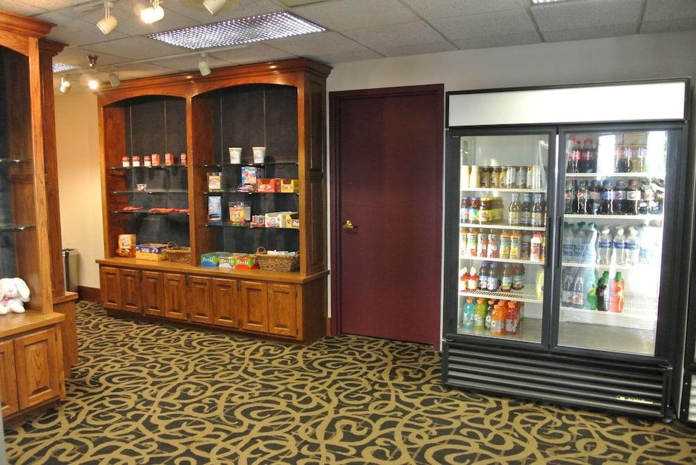 Quality Inn & Suites Carthage near Precious Moments Chapel photo 52
