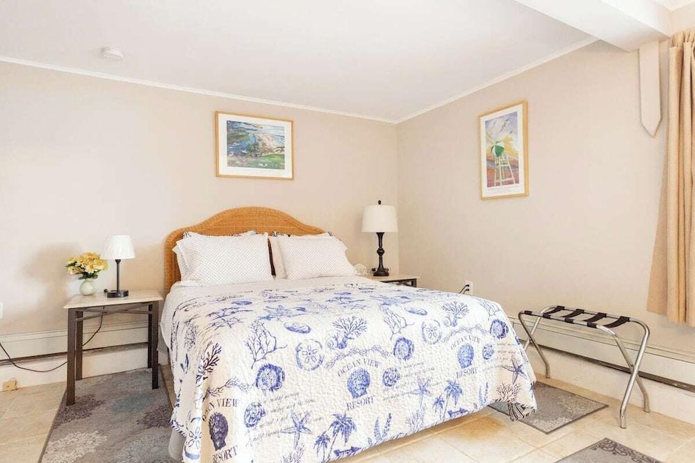 Westhampton Seabreeze Motel photo 25