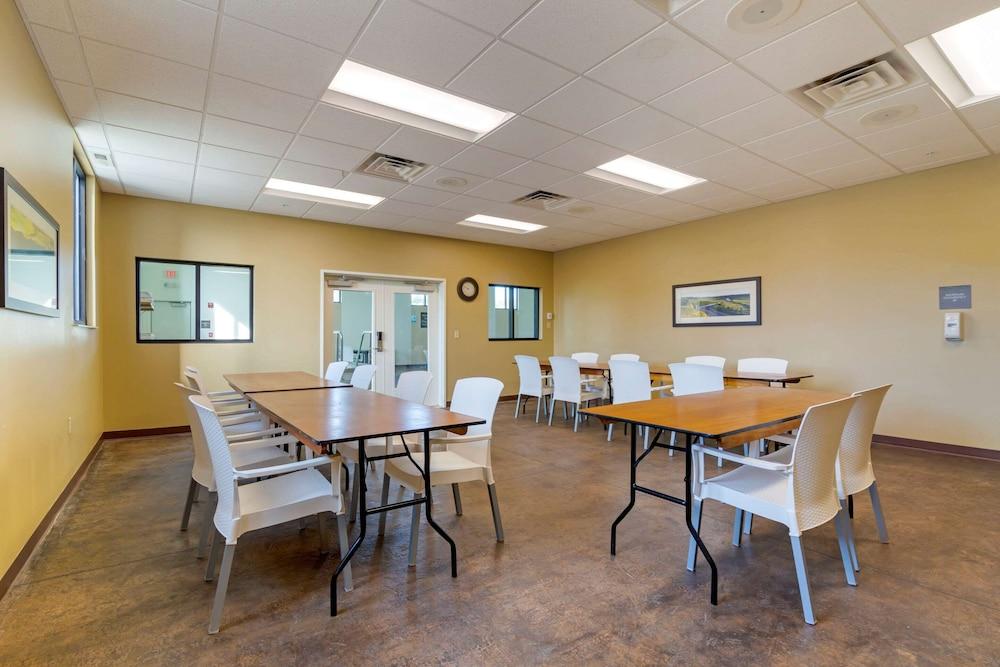 Comfort Inn & Suites Mandan - Bismarck photo 33