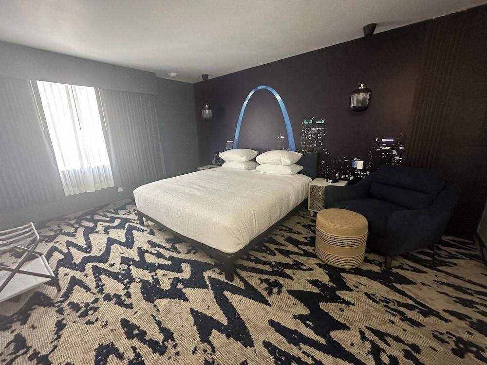 Lighthouse Inn & Suites photo 12