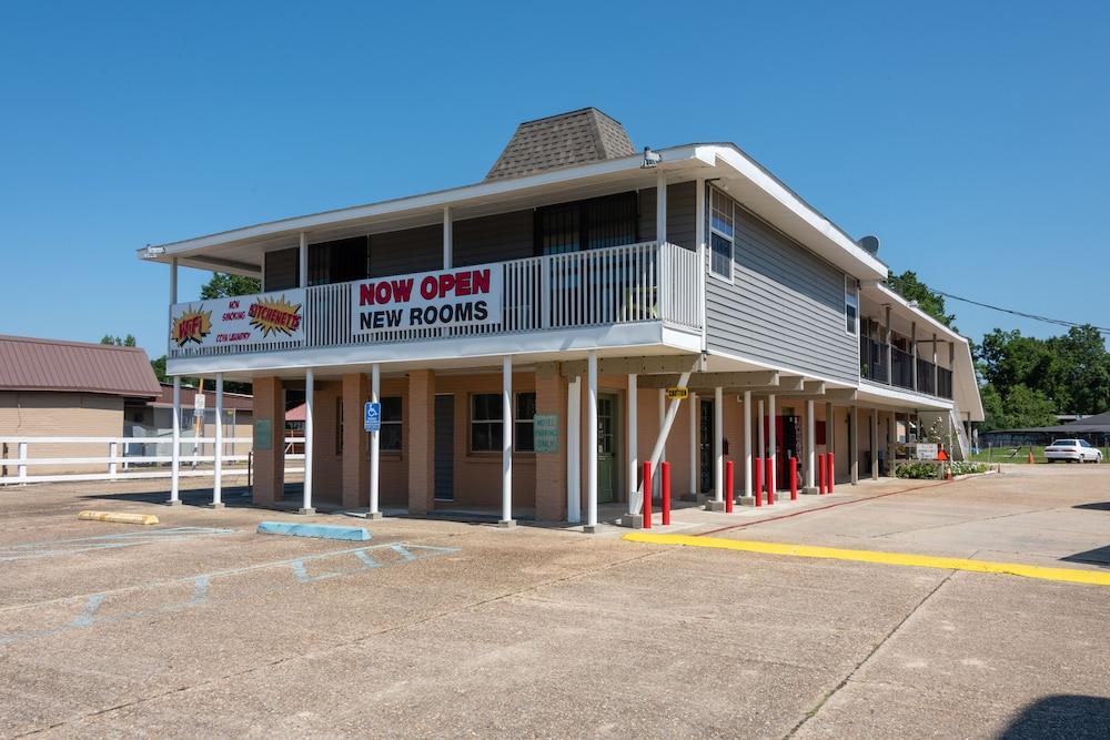 Budget Inn & Suites photo 1