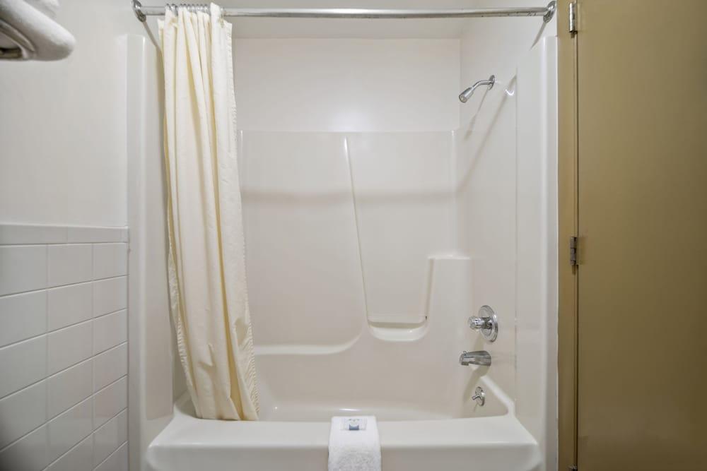 Executive Inn Cass City photo 5
