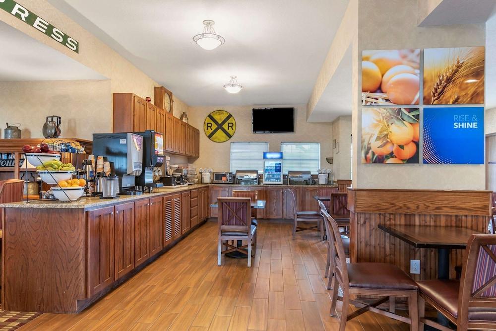 Comfort Inn Warrensburg Station photo 52