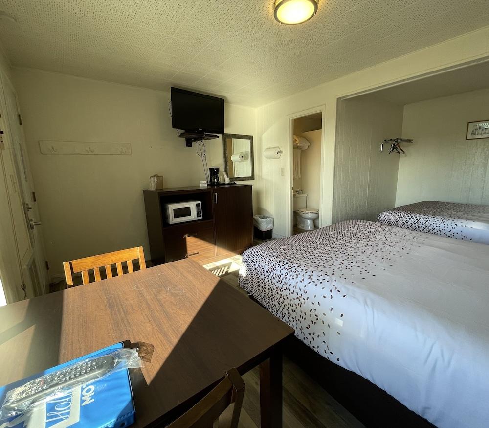 Holiday Motel photo 10