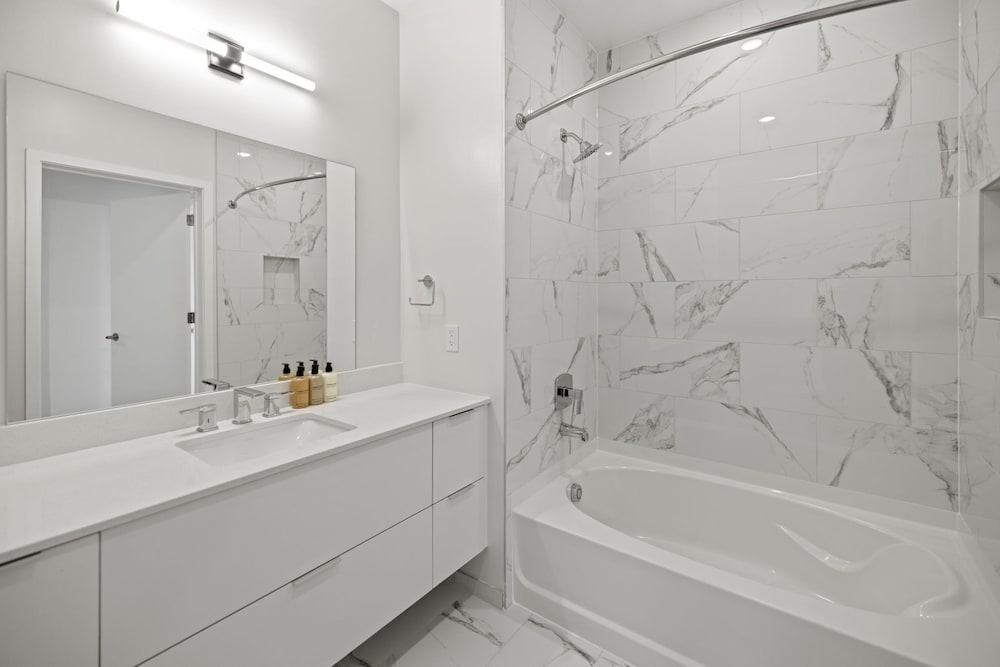 Placemakr Cathedral Heights photo 37
