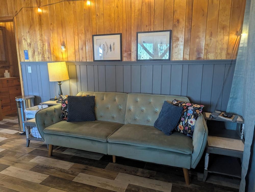 Feather Nest Inn photo 61