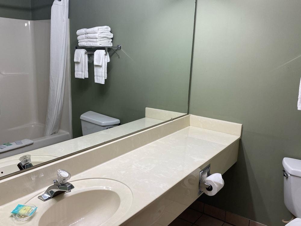 Hometown Inn photo 22