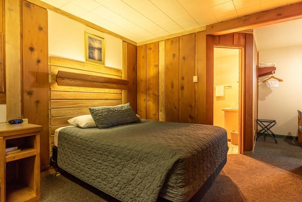 Sunset Oceanfront Lodging photo 36