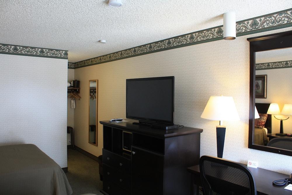Holiday Motel photo 12