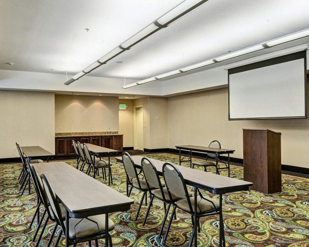 Comfort Suites near Hot Springs Park photo 40