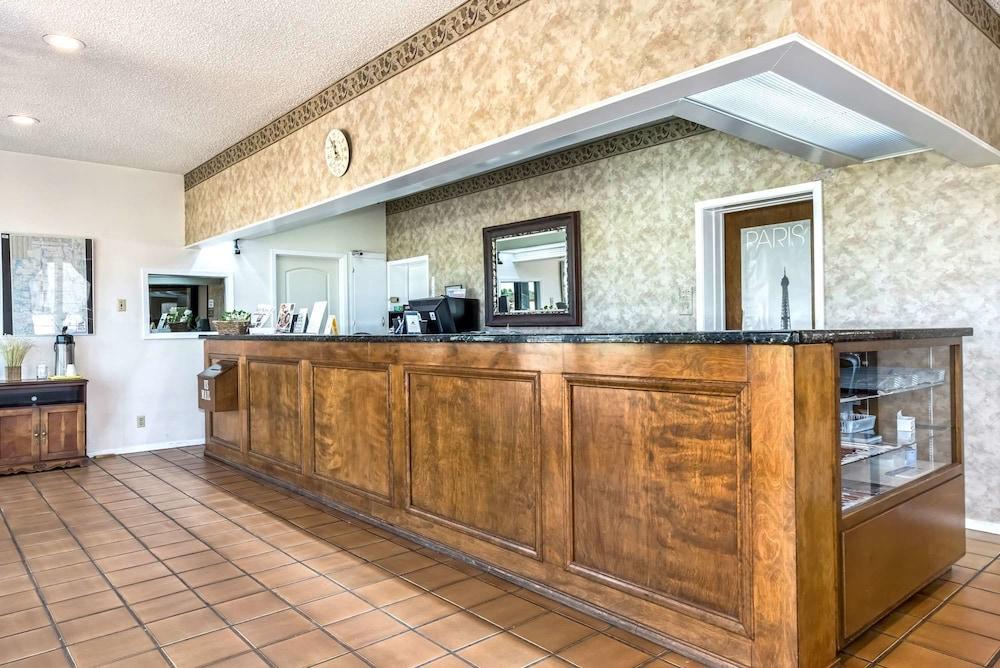 Americas Best Value Inn Paris photo 2