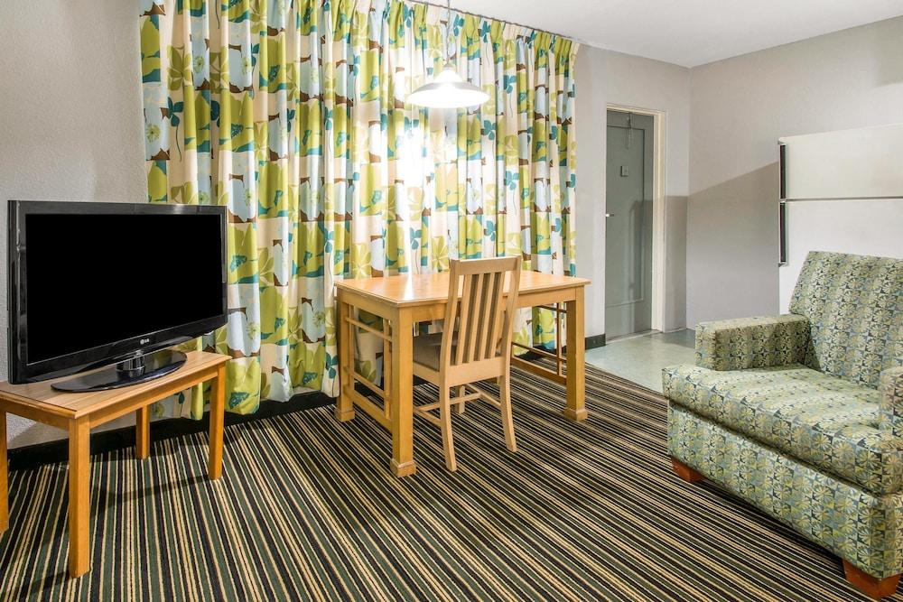 Rodeway Inn & Suites Winter Haven Chain Of Lakes photo 6