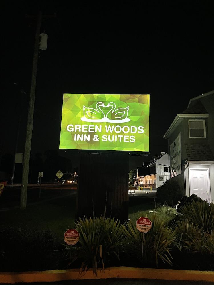 Greenwoods Inn & Suites photo 10