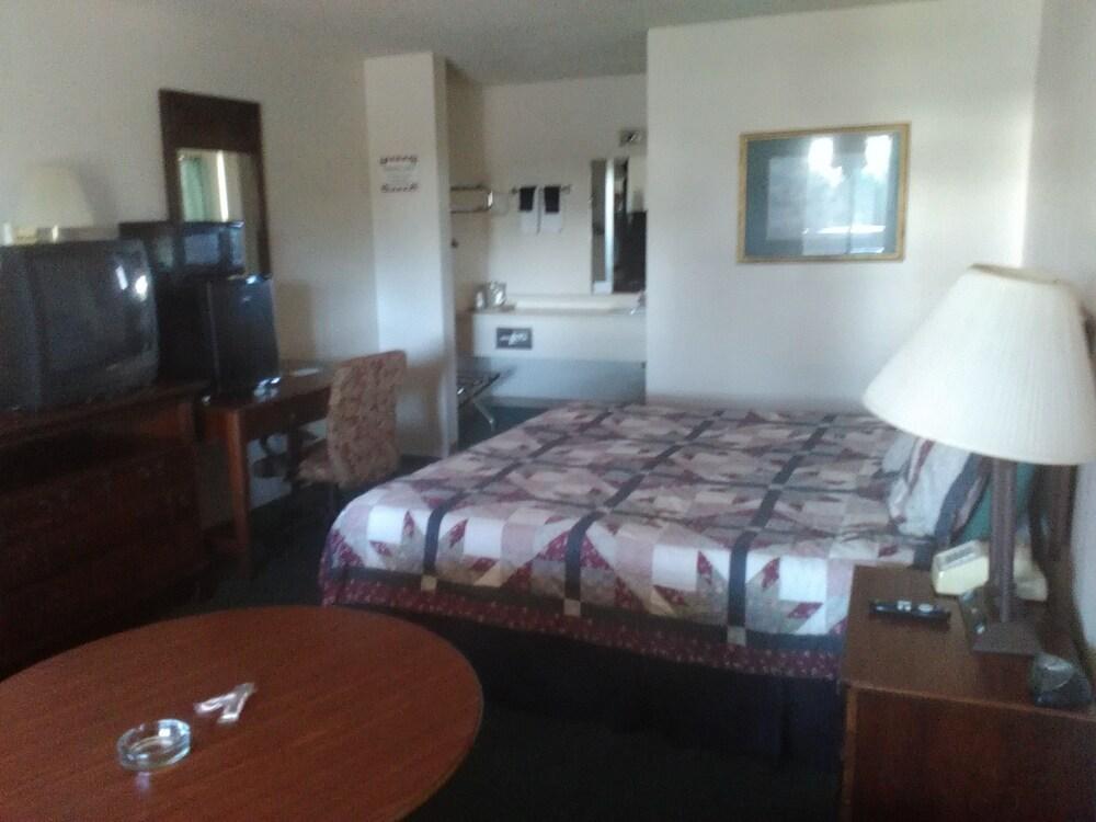 The Razorback Lodge photo 6