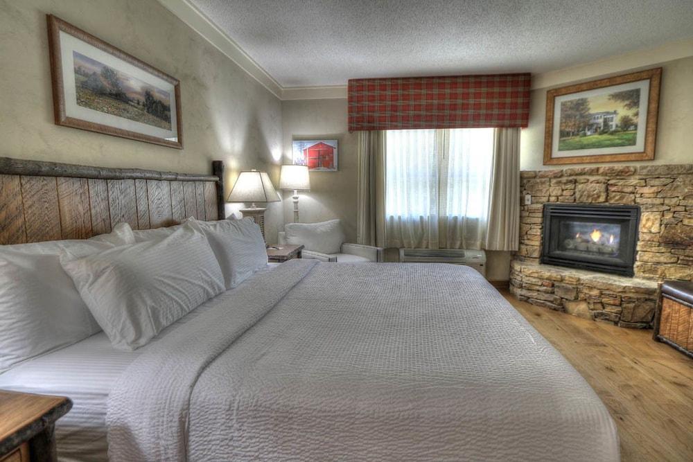 Lodge at Five Oaks Pigeon Forge - Sevierville photo 9