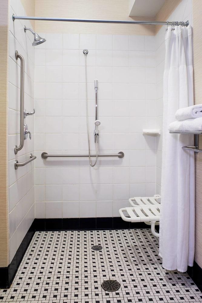 Fairfield Inn & Suites by Marriott New Buffalo photo 7
