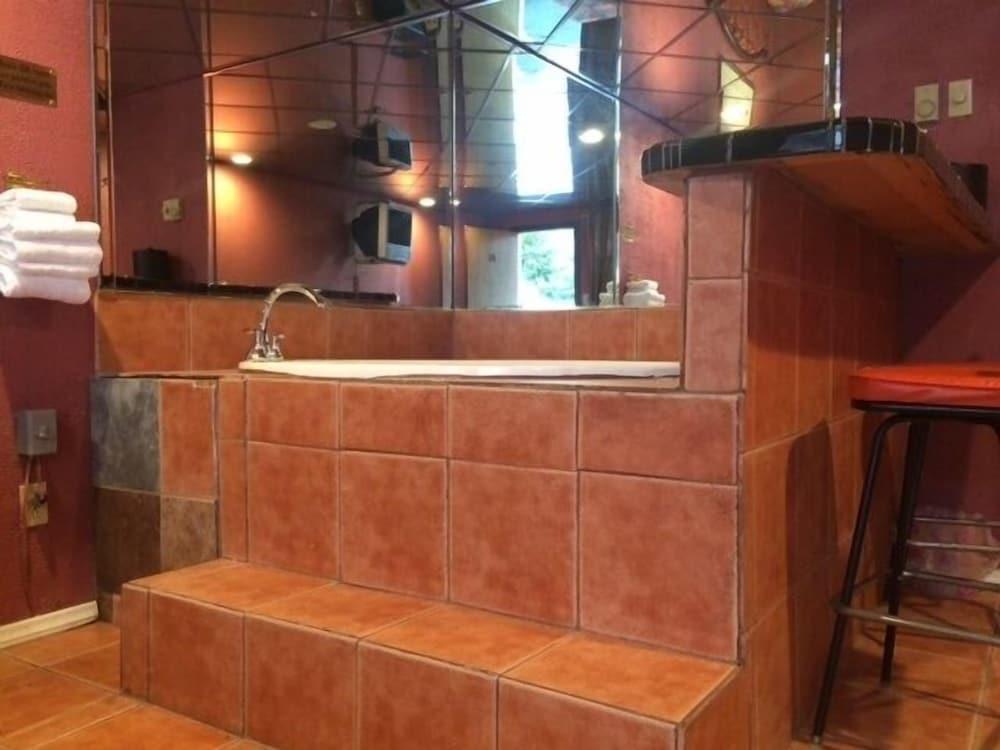 Pink Fountain Motor Inn photo 9