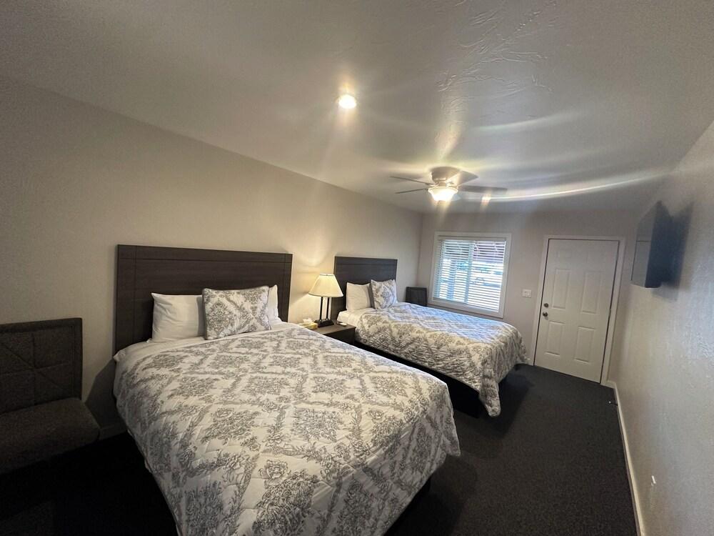 Lee Vining Motel photo 11