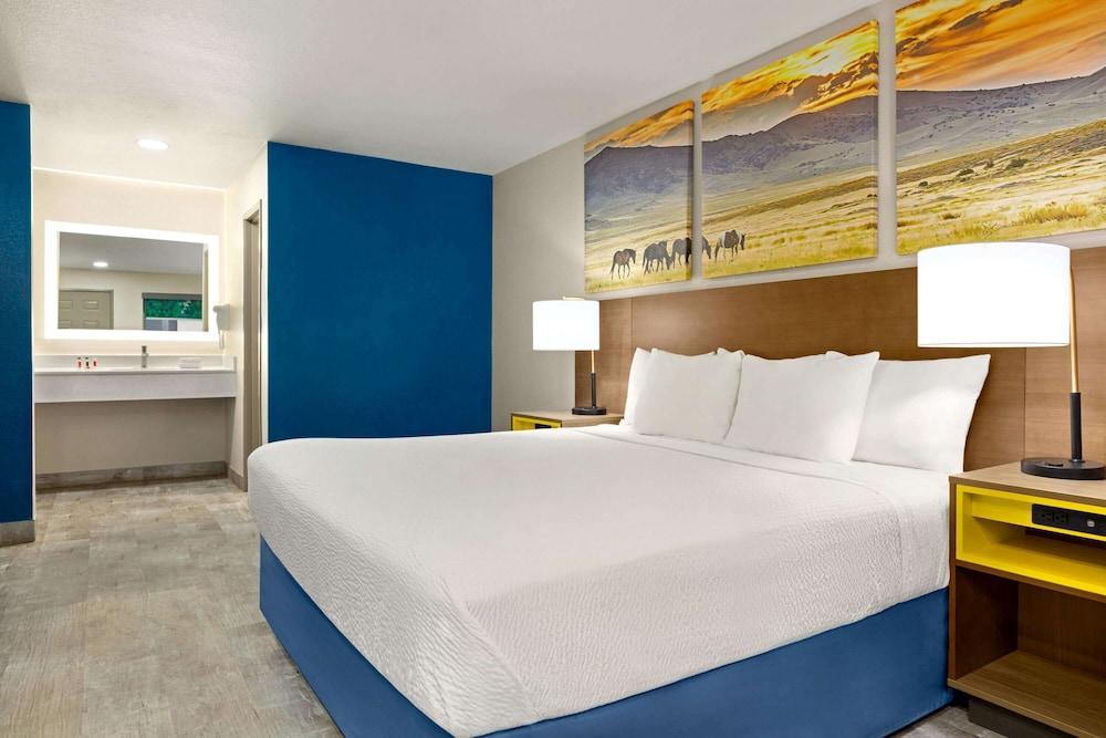 Days Inn by Wyndham Ruidoso Downs photo 44