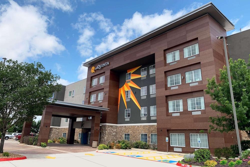 La Quinta Inn and Suites by Wyndham Schertz-San Antonio-Selma — hotel in Schertz