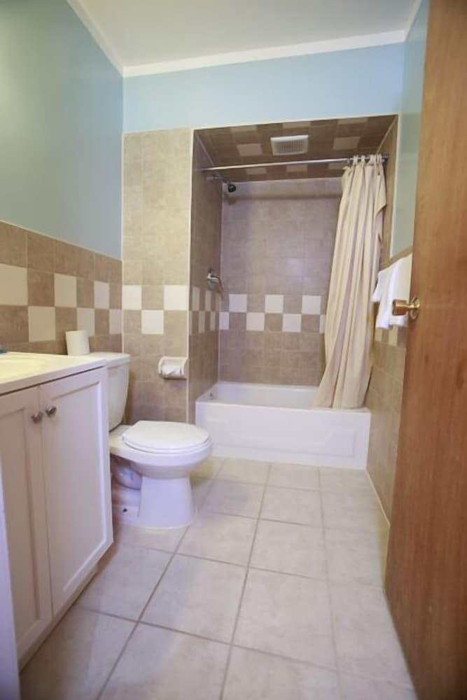 Meadowbrook Motor Lodge photo 18