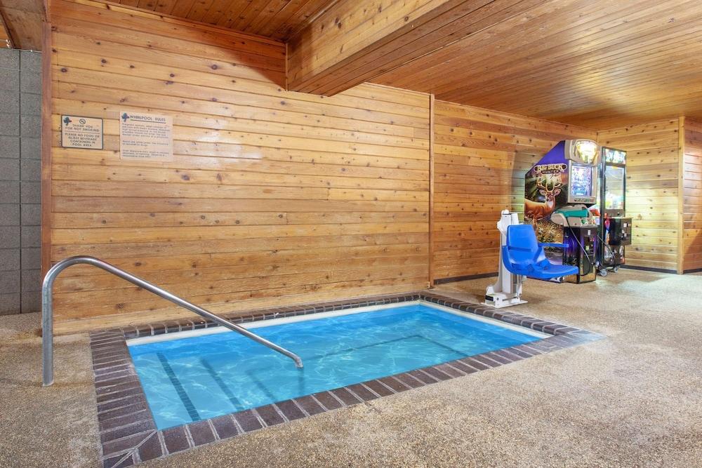 AmericInn by Wyndham Cloquet photo 17