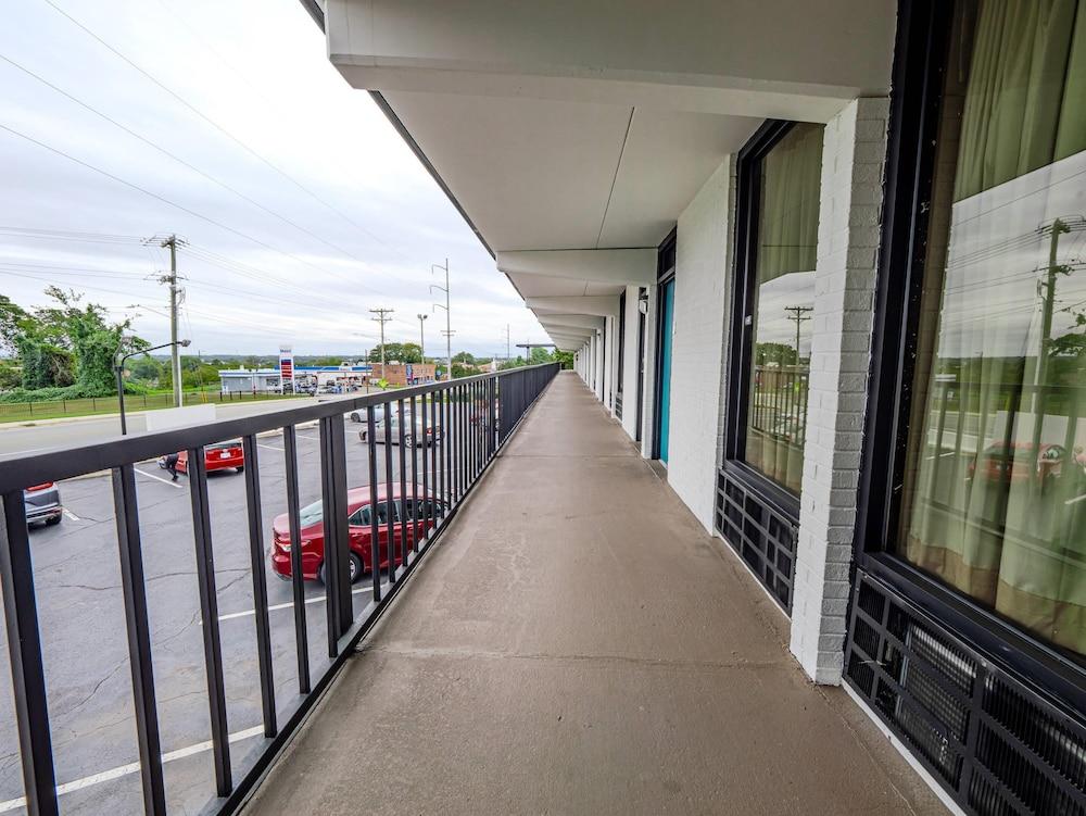 Clarion Pointe Winston – Salem Downtown photo 26