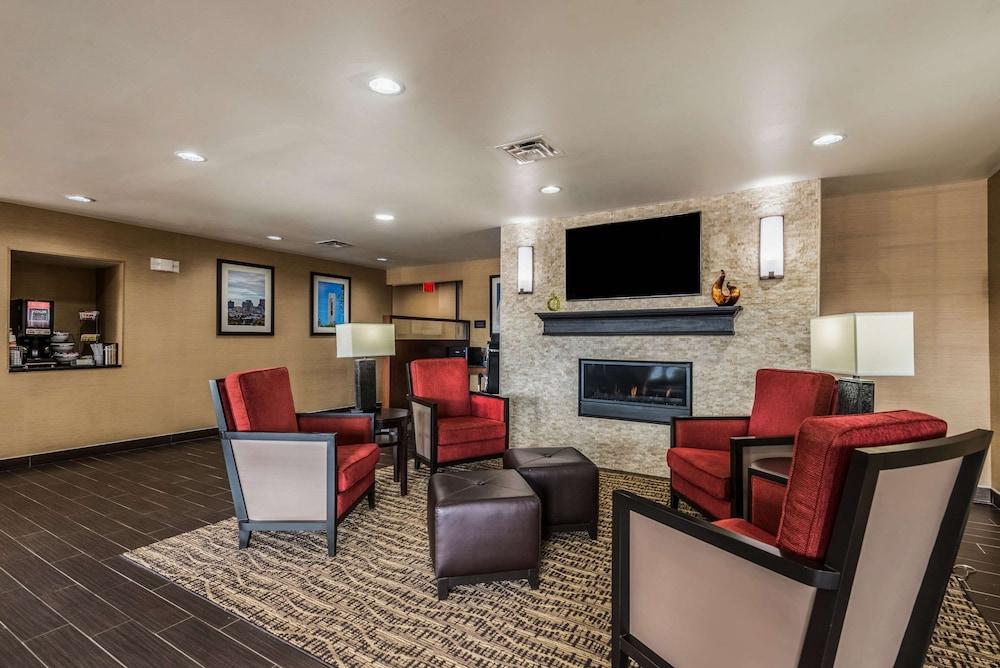Comfort Inn & Suites Dayton North photo 3