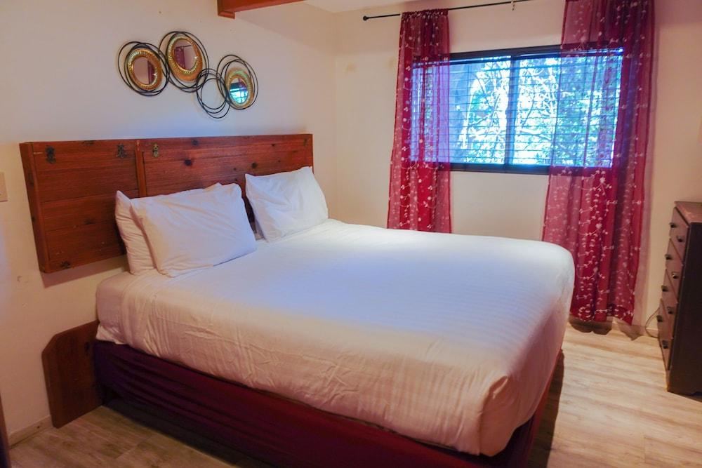 Sleepy Hollow Cabins and Hotel photo 98