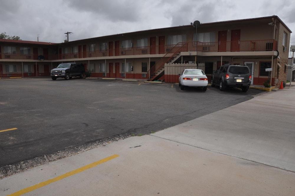Budget Inn photo 4