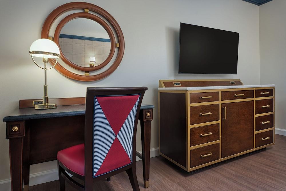 Disney's Yacht Club Resort photo 15