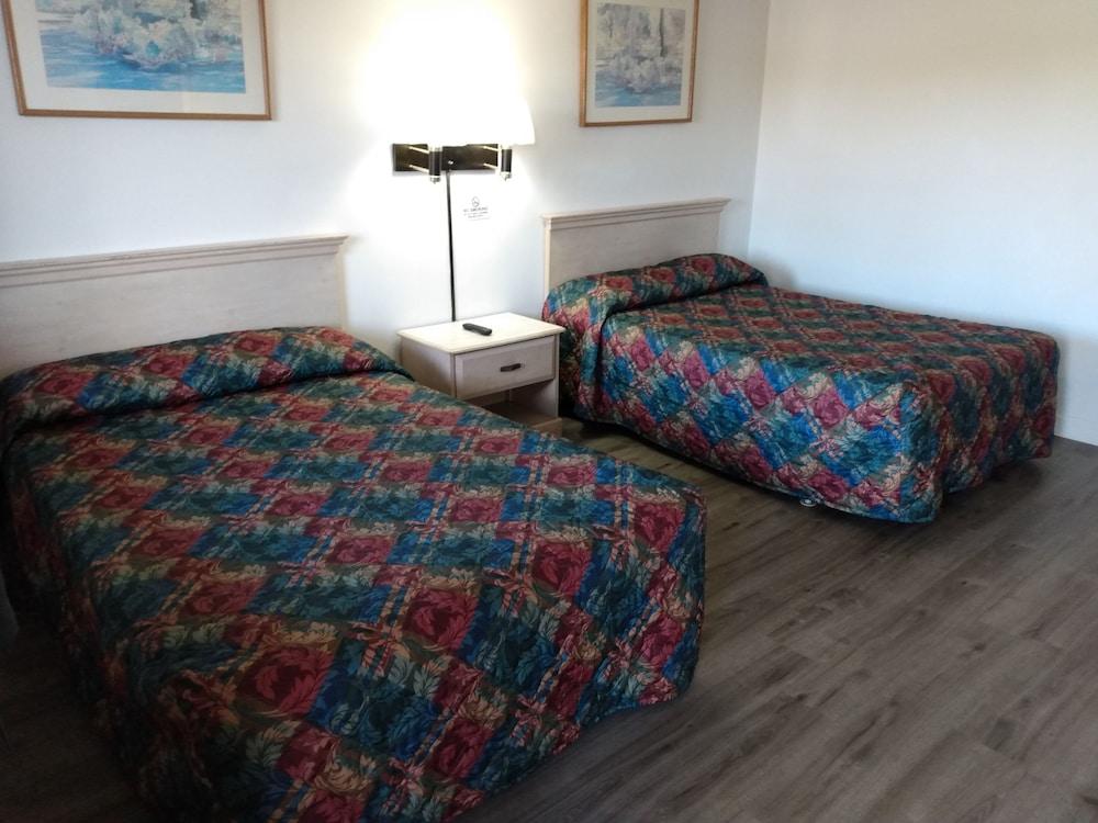 ELDORADO MOTEL photo 32
