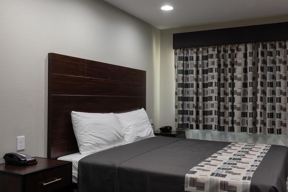 Budget Inn & Suites photo 32