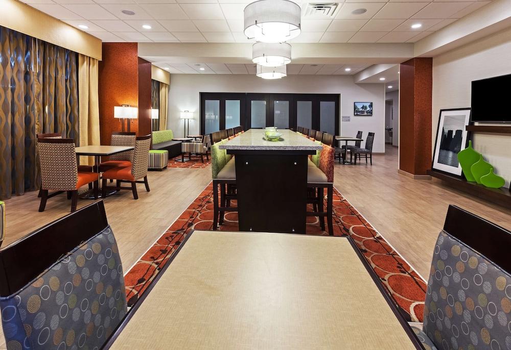 Hampton Inn Marion photo 23