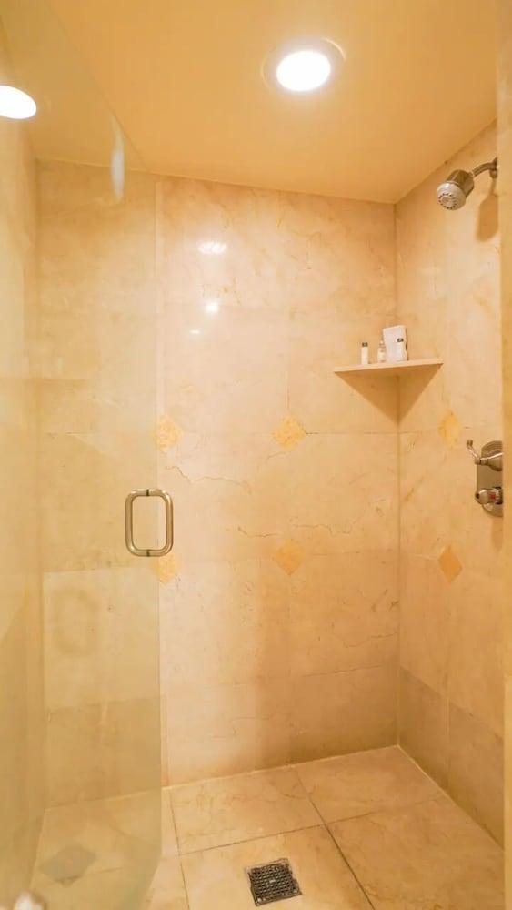 Private Residences at the Atlantic Resort and Spa photo 74