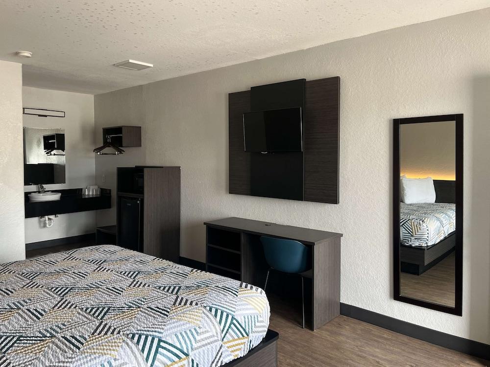 Motel 6 Seguin, TX photo 5