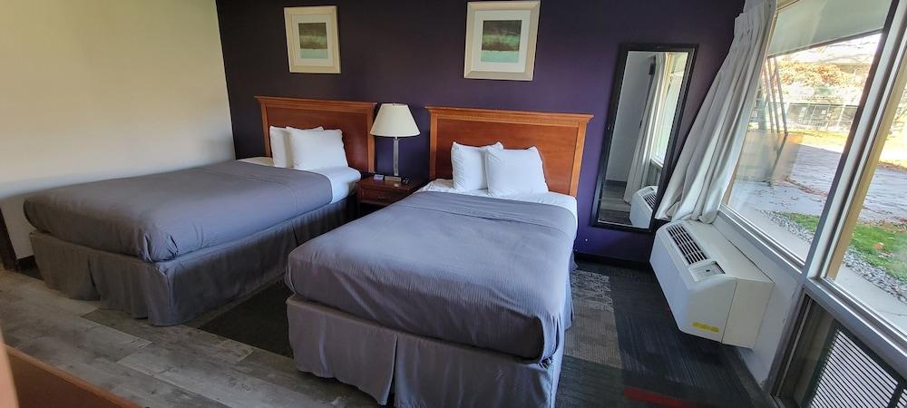 Newburgh Inn photo 4