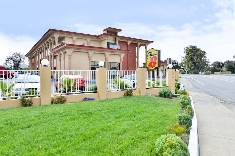 Super 8 by Wyndham Vallejo/Napa Valley photo 35