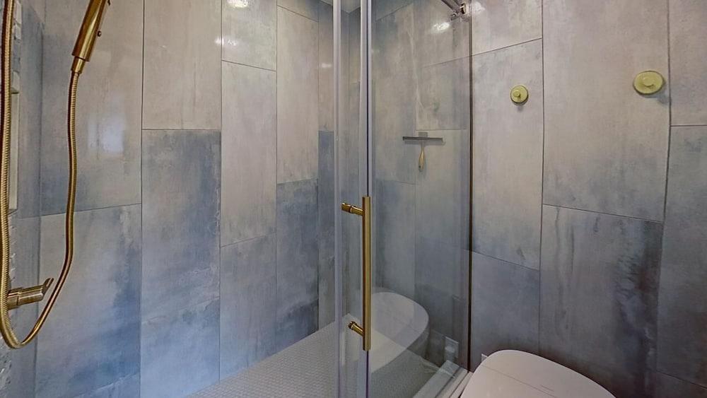 The Crestwood Condominiums photo 80