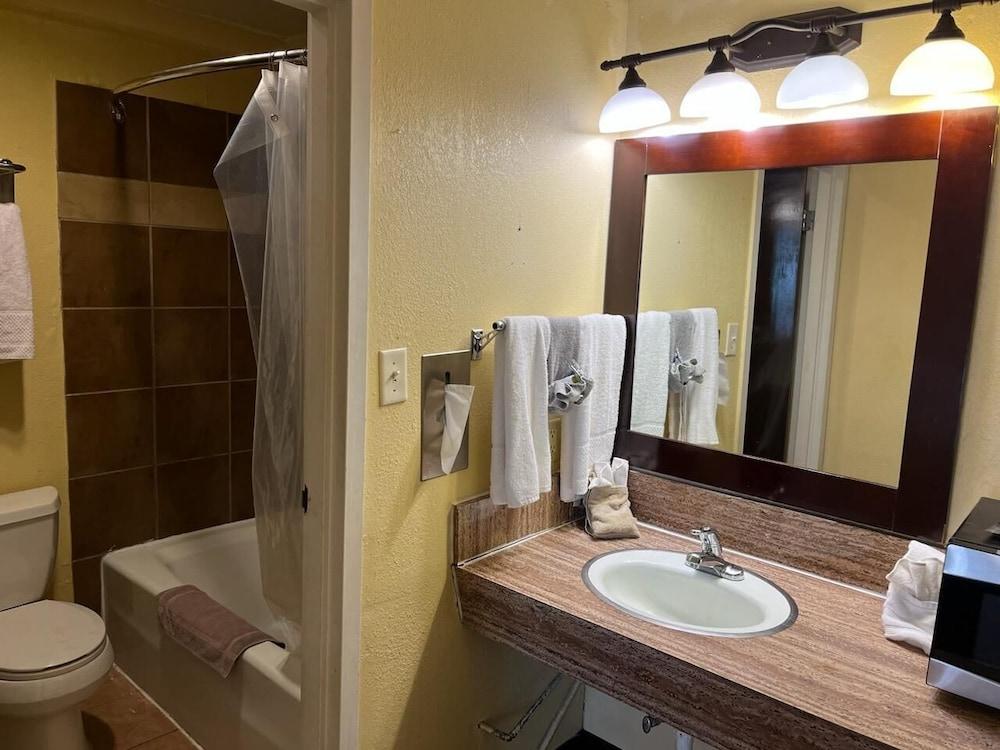 Vernals Best Value Inn photo 8