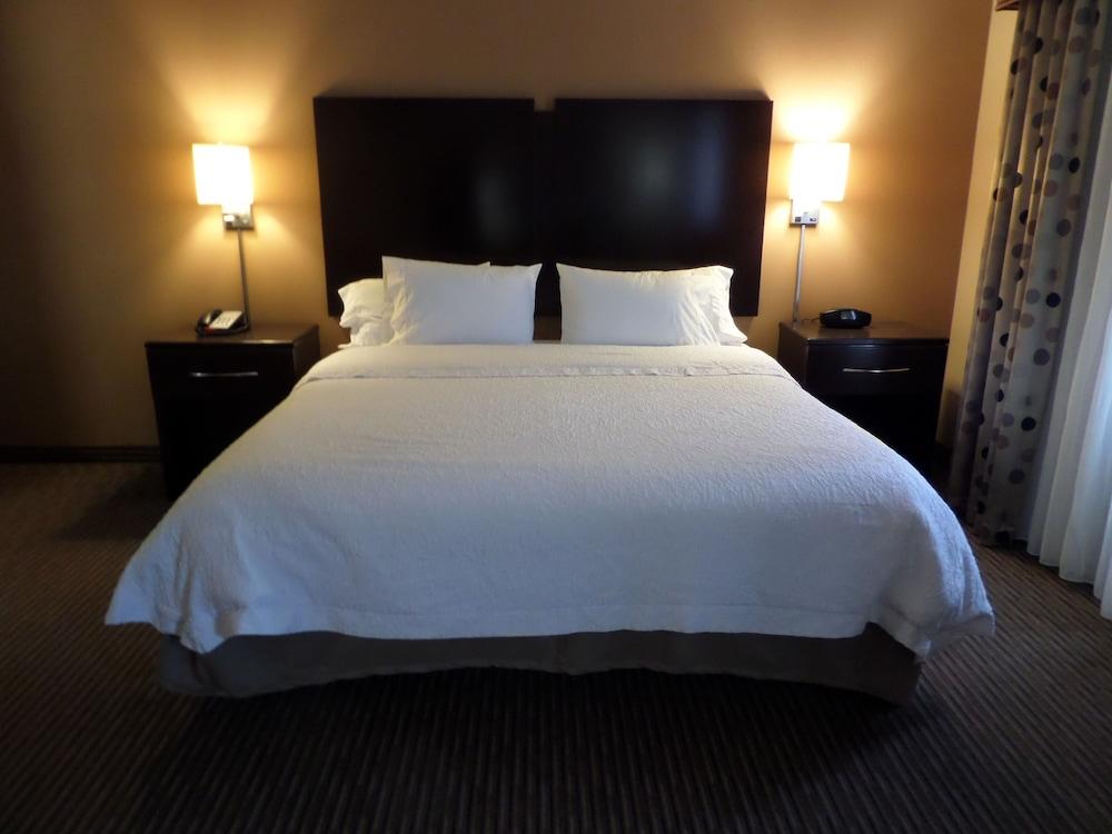 Hampton Inn & Suites Bakersfield/Hwy 58, CA photo 2