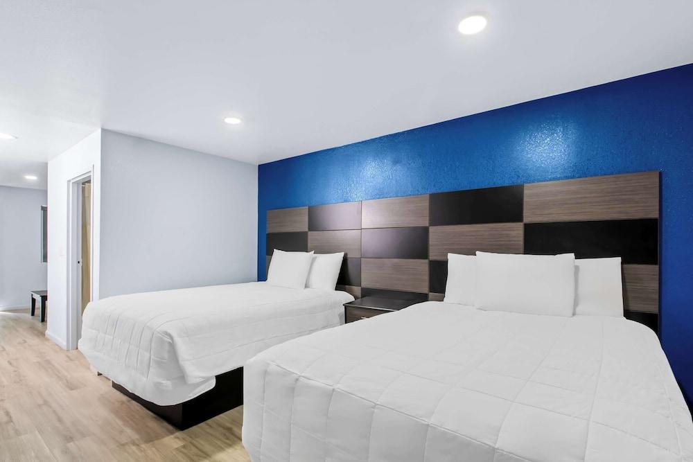 Americas Best Value Inn Gonzales photo 18